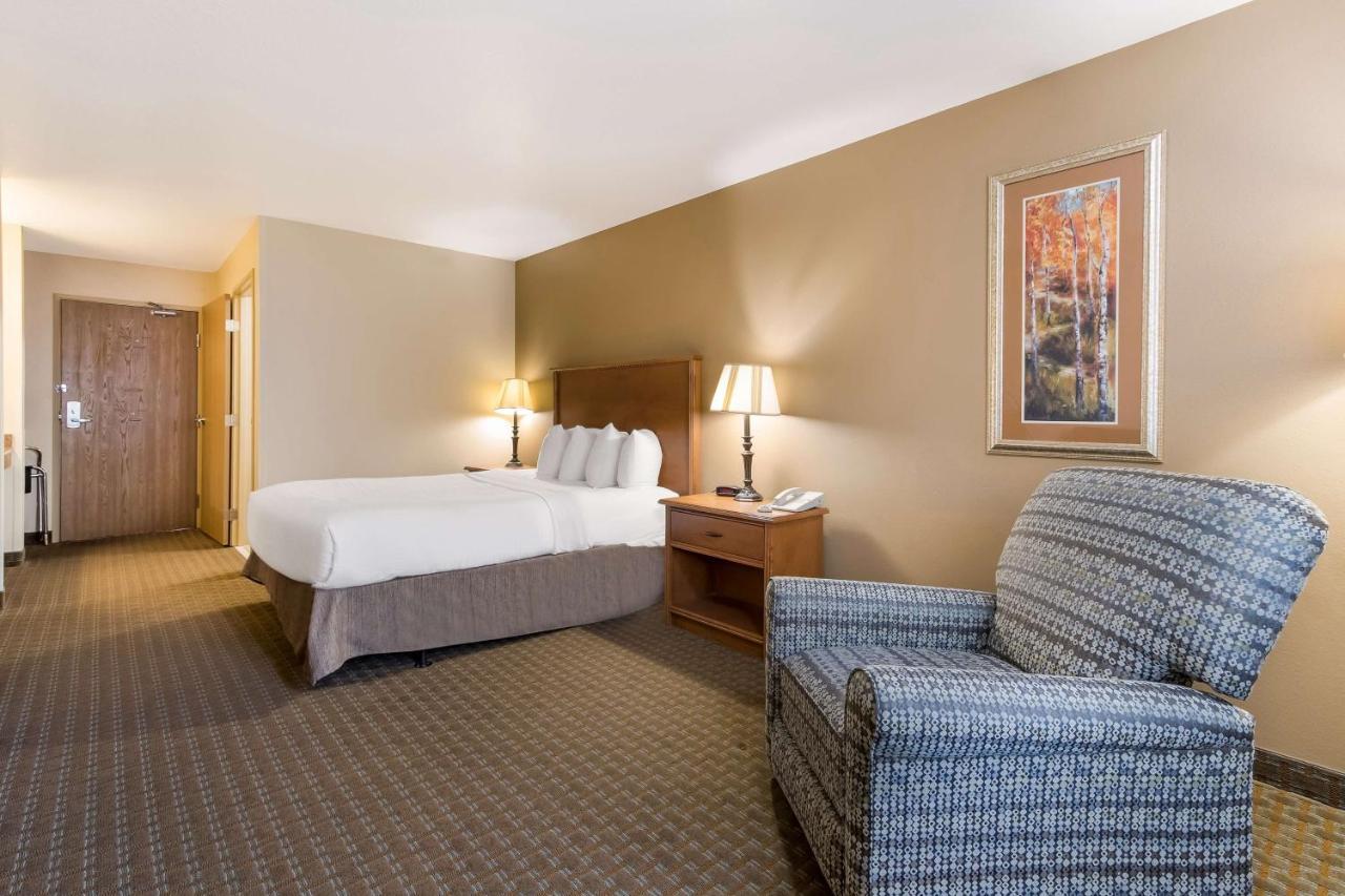 Hotel Western Empire Towers 3*