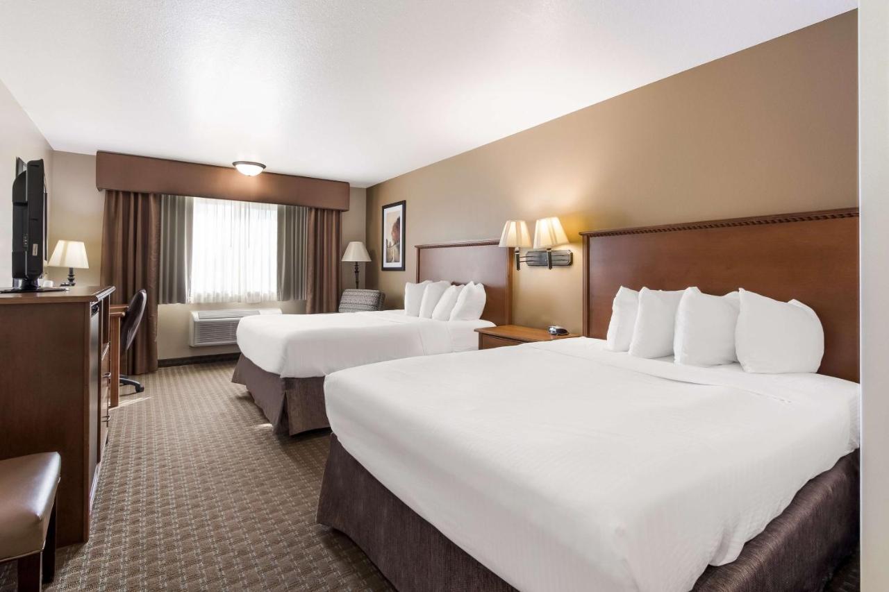 Western Empire Towers 3*