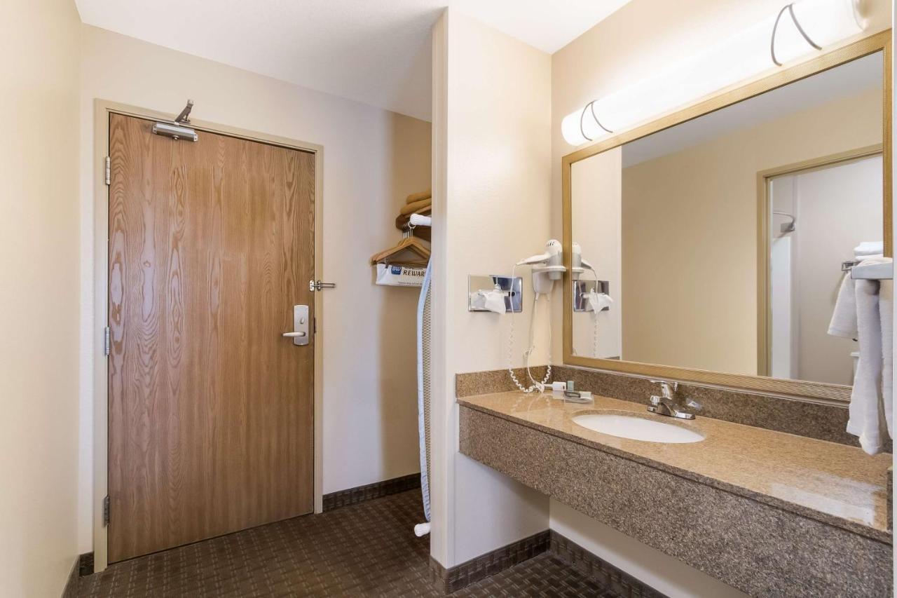 Western Empire Towers 3*