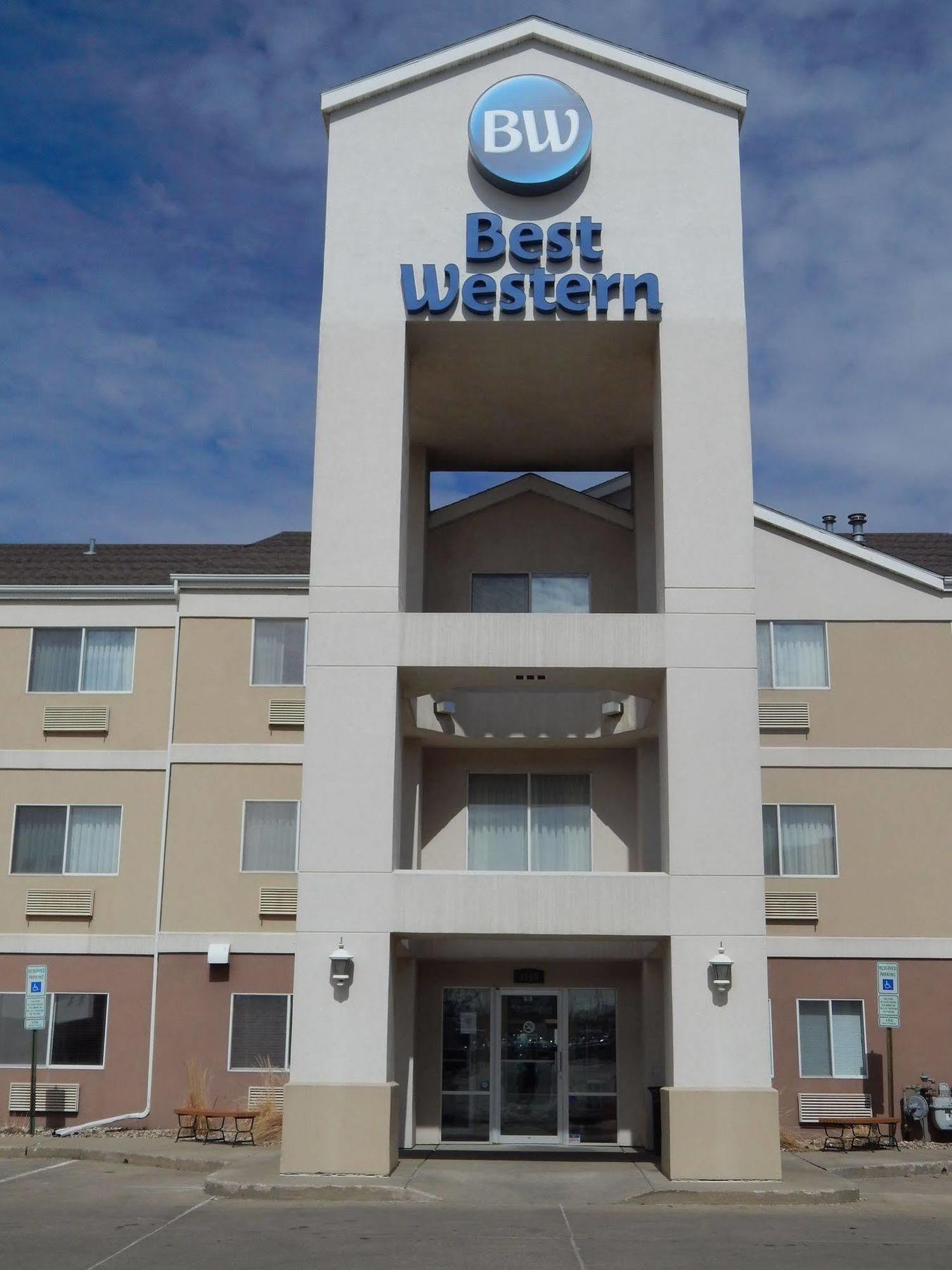 Hotel Western Empire Towers 3*