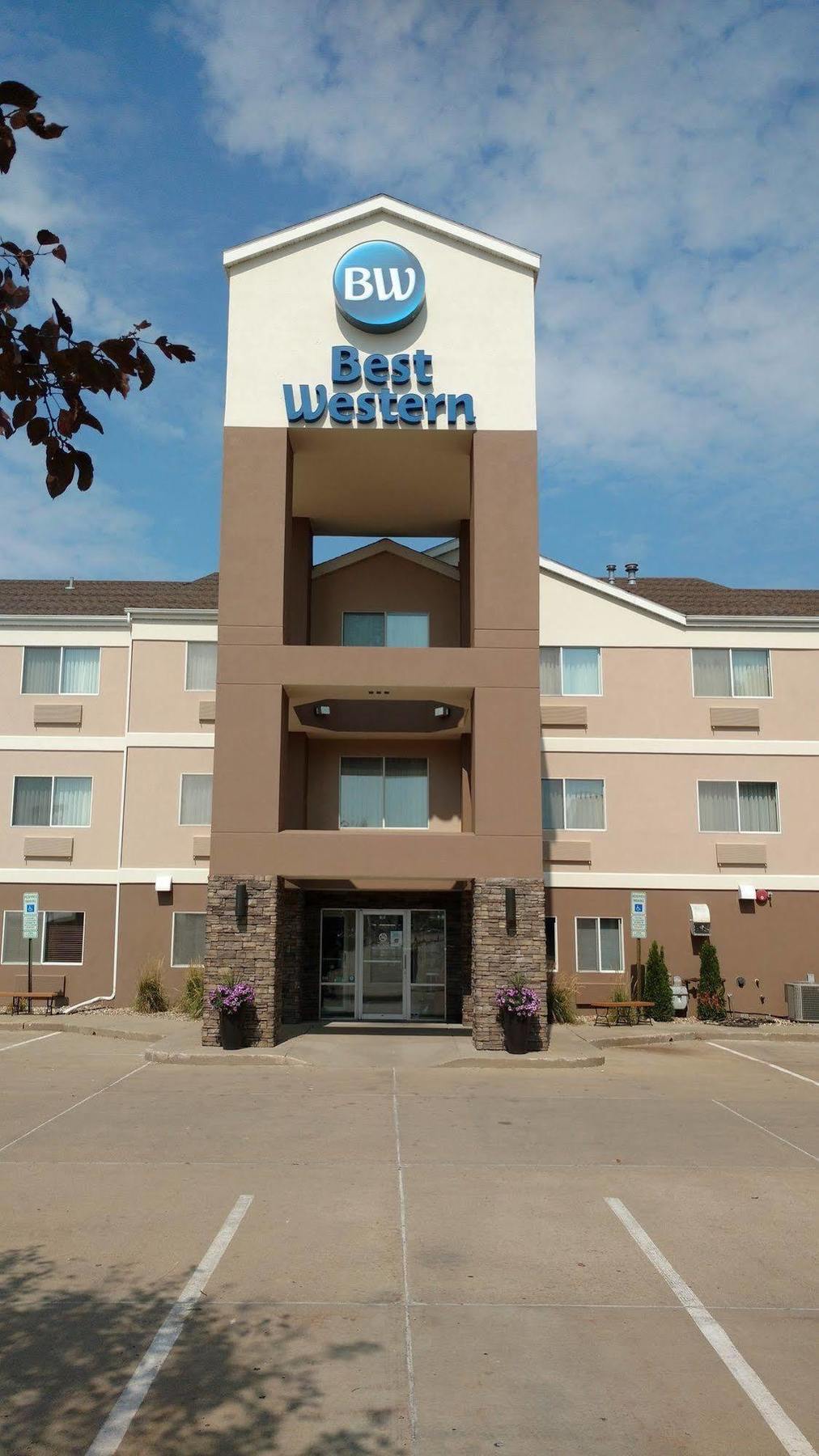 Western Empire Towers Hotel Sioux Falls